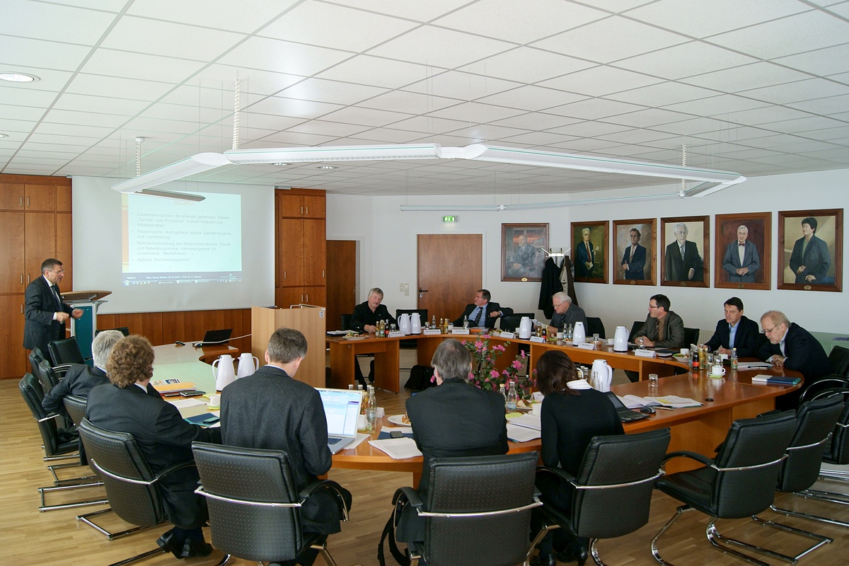 View into the senate hall during a meeting of the scientific advisory board Media