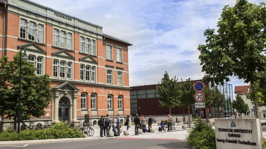 Blick auf den Curiebau des Georg-Schmidt-Technikums der TU Ilmenau