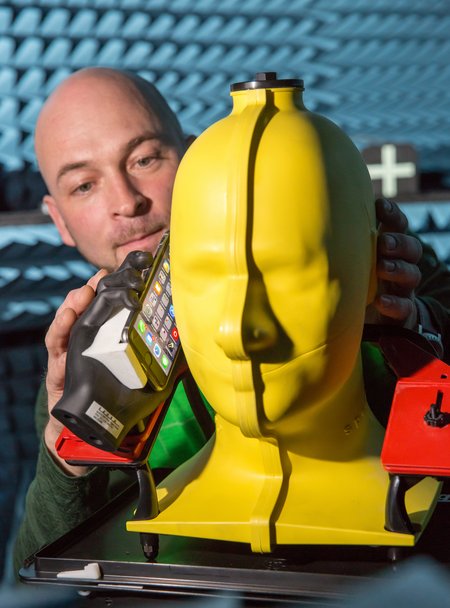 Phantomkopf mit Smartphone