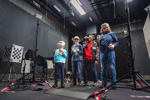 Personen mit VR Brille
